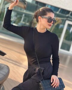 Kainaat Arora Instagram - Black says I don’t Bother You & You Don’t Bother me … 
🖤
🖤
🖤
🖤
🖤
🖤
#kainaatarora