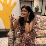 Kalpika Ganesh Instagram - Did anyone say Blueberry Cheese Cake🫐🧀 My heart felt so happy visiting this place @echoescafeindia for many reasons Friends💙 Ambience🤍 Food💙 Vibes🤍 Pricing💙 Service🤍 The biggest reason is when you visit this place personally it will melt your heart and make you happy too Do yourself a favour and visit @echoescafeindia These candids taken by my love @photographyby.e.a #echoes #echoeslivingroom #newplaces #hyderabad #food #friends #kalpika Echoes Living Room