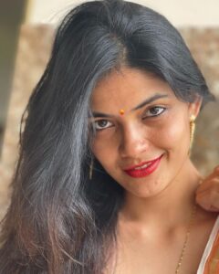 Kalpika Ganesh Instagram - Atu chudoddhannaanaa Maatadoddhannaanaa..

Voddhoddu ante vinnaavante manasaa

#kickkuraakikku #nofilter #traditional #weekend #vibe #keralam