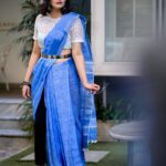 Kalpika Ganesh Instagram – I own a class which may be tricky for you to match💙🤍💙

Styling make up and hair by @makeupbykrishnaveni 
Captured by @harish_aritakula 
Saree @ivanaa.official 

#sareelove #differentdrape #sareedrape #contemporary #class