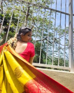 Kalpika Ganesh Instagram - Coz I like these♥️

#saree #pattusaree #realme #traditional #noedit #nofilter #phoneclicks