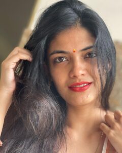 Kalpika Ganesh Instagram - Atu chudoddhannaanaa Maatadoddhannaanaa..

Voddhoddu ante vinnaavante manasaa

#kickkuraakikku #nofilter #traditional #weekend #vibe #keralam