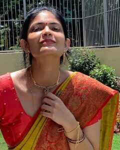 Kalpika Ganesh Instagram - Serene
Peace
Divinity 

#ttd #serene #peace #divinity #phoneclicks #iphonexr #candid #saree #realme #noedit #nofilter #nomakeup #traditional