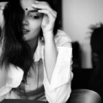 Kalpika Ganesh Instagram - VINTAGE MUSE 🖤🤍 PC @the_suriya_n #beauty #beautyliesintheeyesofthebeholder #bnw #vintage #bindi #whiteshirt #collar #phoneclicks #shotoniphone #iphonography #appleiphone #caseiphone