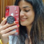 Kalpika Ganesh Instagram - When no edit and filter can do wonders Why not!! Amazing customised pop holder by @grabdbestcases And candid pic taken by @sameerchandra.n #popholder #grabdbestcases #phoneclicks #noedit #nofilter #allsmiles #positivevibes #happyweekend #saturdayvibes #goodlighting #perfectpotrait
