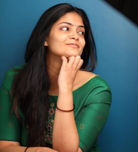 Kalpika Ganesh Instagram - And when I and my photographer always debate about my eye balls being too extreme 👁 👁 
Come on adi kooda oka andame antanu 

#throwback #girlnextdoor #nomakeup #nomakeuplook #noedit #nofilter #chubby #longhair