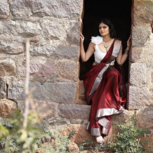 Kalpika Ganesh Instagram - Yes I’m always eager about my releases and get so excited as I give in more than 100% to what ever I take up.. and @sitaontheroad_telugu_movie was more than 500% according to me
And yes I’m eager to know what you felt watching the movie too
Only on @zeeplexofficial 

#sitaontheroad #zeeplex #kalpika #anu #choreographer #bricks #walls #wells