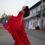 Kalpika Ganesh Instagram - Unveiling this Jwala look bit by bit How I loved wearing this #streetphotography #redsaree #sareeposes #mirrors #candid