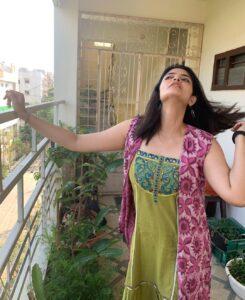 Kalpika Ganesh Instagram - All that matters is today
Leaving your past behind
Dusting off the odds gracefully
Starting it all fresh 
And a better perspective 💚💗