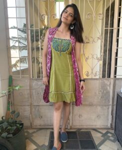 Kalpika Ganesh Instagram - All that matters is today
Leaving your past behind
Dusting off the odds gracefully
Starting it all fresh 
And a better perspective 💚💗