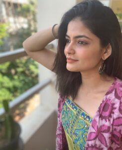 Kalpika Ganesh Instagram - All that matters is today
Leaving your past behind
Dusting off the odds gracefully
Starting it all fresh 
And a better perspective 💚💗