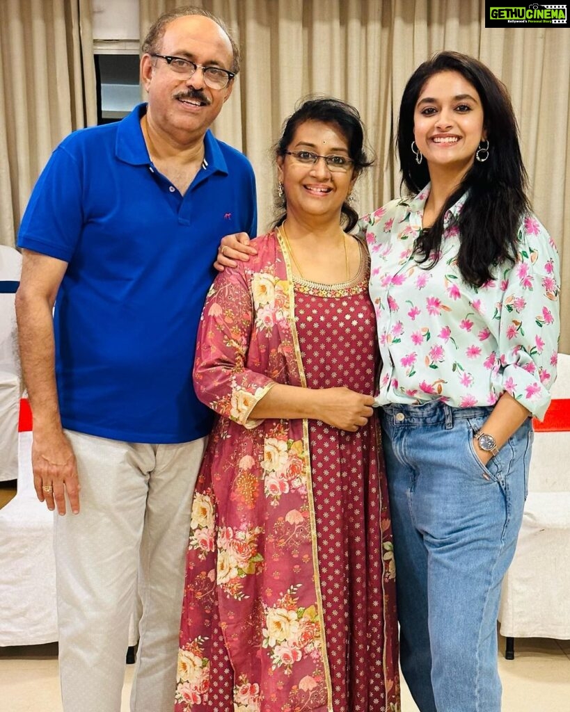 Keerthy Suresh Instagram - Here’s to the most romantic couple sharing their life, love, laughter and Birthday!!! Happiest Birthday Amma and Acha!! 😻🤗♥️ #HappyBirthday #BirthdayVibes