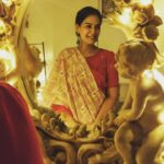 Mona Singh Instagram - Happy in a saree #sareelove #red #instagram