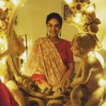 Mona Singh Instagram - Happy in a saree #sareelove #red #instagram