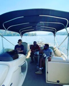 Mona Singh Instagram - A weekend full of love laughter n new experiences #boatrides #sunbathing #weekend #farmlife #perfectweekend