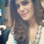 Mona Singh Instagram - The selfies u don't post are what u really look like ;( #lol #shootmode #insta #picoftheday #instago #selfie #selfiefirst #happy #blue #indiabanegamanch #colorstv #instame