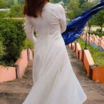 Monica Khanna Instagram - Hawa mein udta jaaye......🌻🌻 #ɪɴsᴛᴀʀᴇᴇʟs #reels #trendingreelsvideo #indorediaries #explorer #travels #dreamers #hopelessromantic #bollywoodsongs #bollywooddeewani #love #bekind #bereal #beyou