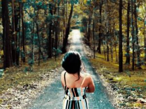 Nandana Varma Instagram - Tress are always relife after people 🌸 📸 @gilujoseph my perfect ZONE ❤️
Editing @oswinz_photography