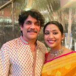 Navya Nair Instagram - Charm ❤️❤️❤️ with the evergreen superstar #nagarjuna garu #kalyannavaratri Had such a wonderful navaratri evening with kalyan group .. sharing some photos of happiness .. thank u Ramesh Kalyan for the invite .. Am so happy that i could make it this time .. What an array of bomma kollus .. blissful .. felt @ home .. The whole family’s hospitality and humility 🙏🏻🙏🏻🙏🏻 #kalyannavarathri #bommakollu #navaratri #rejoining #blisfullnight #firstofakind #gratitude #godisgreat