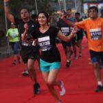 Nikita Dutta Instagram - The one lesson I had learned after my first marathon was however dead you maybe, make sure you smile at the finishing line. For the pictures of course 😋🦄 #21km #TCSMumbaiMarathon2019 #RunsAndSmiles #DidItForTheGram Marine Drive Mumbai