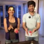 Nikita Dutta Instagram - Juggle-buggle got us like... #InBetweenShots #SunReSajna #Repost @hridaygattani
