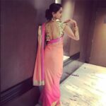 Nikita Dutta Instagram - Coz clicking a frontal was too mainstream! As I pose in jaffy's fabulously styled outfit just before going on stage for the Tiens Marketing Plan Launch. @jaferalimunshi you can never go wrong with it😘❤️ Hyatt Regency, Manesar