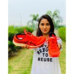 Nikita Dutta Instagram - Ready to race, right out of the box. 👟 🏃‍♀️ #METARACER . The GUIDESOLE™️ technology’s dramatic toe-spring works with a carbon plate that adds structure to the forefoot to create a rolling motion, helping to propel the foot forward. This technology reduces the load on lower limbs, which means other muscles in the kinetic chain(such as the calf) expend less energy for increased efficiency. . Also, it’s super light weight as well 😁 . #ASICS #ASICSIN #IMoveMe