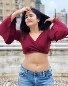 Poonam Bajwa Instagram - 💙🌤️🌧️
….At least we are under the same sky , You and I! -Ranata Suzuki

📸 @curls_and_curves555