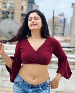 Poonam Bajwa Instagram - 💙🌤️🌧️
….At least we are under the same sky , You and I! -Ranata Suzuki

📸 @curls_and_curves555