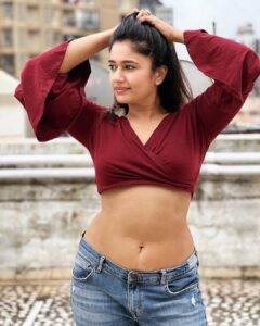 Poonam Bajwa Instagram - 💙🌤️🌧️
….At least we are under the same sky , You and I! -Ranata Suzuki

📸 @curls_and_curves555