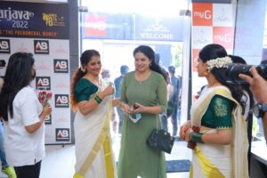 Rachana Narayanankutty Instagram - Such a beautiful day it was… @amma.association 
Thank You for your valuable presence teacher @shailajateacher 

Thank You @ar_handlooms_kuthampully for the settumund for our thiruvathirakkali 🙏🏼 
Love you all 
@ponnammababu @imbeena.antony @thesnyalikhan @ananyahere @surabhi_lakshmi @devichandana82 @ansiba.hassan @swasikavj @parislaxmi @shwetha_menon @riaa_saira @lakshmi.sruthi @pillai_manju @sarayu_mohan
