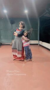 Rachana Narayanankutty Instagram - When you have a cutie niece who is also a beautiful, fun loving dancer 🥰💃🏻💃🏻👯‍♀️Our Onam happiness @binsidh80 #medharajanikanth #rachananarayanankutty