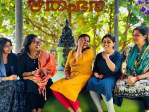 Rachana Narayanankutty Instagram - Happiness after a successful Koochipoodi Residential Workshop, “Narthakiyum Aathmeeyathayum” conducted by @srishtibyrachana at @rhythm_bhara Eco Spiritual Commune, Vagamon. Thanks a bunch to @rhythm_bhara who hosted us so well that we felt at home 🙏🏼😇 Looking forward for more🙏🏼 with @bhagya_92 @sanchali_salil @vishnu_aachuzzz @darsanadharan @rachananarayanankutty 
PC @ramurajofficial #dance #kuchipudi #kuchipudidance #kuchipudidancer #koochipoodi #indianclassicaldance #spirituality #knowyourself #tradition