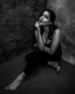 Raiza Wilson Instagram - Sad girl autumn 🍂 
@palaniappansubramanyam 
@ramya_mua 
@basement._studios