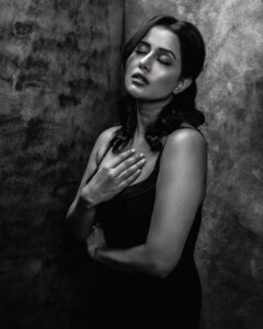 Raiza Wilson Instagram - Sad girl autumn 🍂 
@palaniappansubramanyam 
@ramya_mua 
@basement._studios
