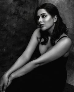 Raiza Wilson Instagram - Sad girl autumn 🍂 
@palaniappansubramanyam 
@ramya_mua 
@basement._studios