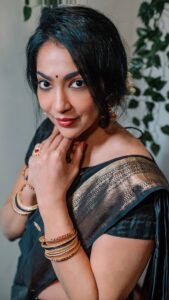 Ramya Subramanian Instagram - There is nothing better than getting festive ready ♥️🤗!

📸 @anirudh.sriknth 
Saree - @thepallushop 
MUA- @makeoverby_shwetha_