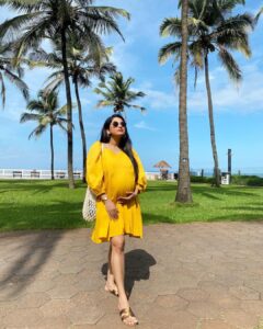 Rucha Hasabnis Instagram - This beautiful sunshine yellow maternity dress is from my sister-in-law’s brand @mamaste.in
Absolutely love thier collection. It’s so hard to pick just one. Go check them
out and give your love 💕 
Super proud of you @shelar_shraddha 😘❤️