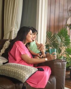 Rucha Hasabnis Instagram - B A S I C 💞
.
.
#meandmymunchkin 🧿