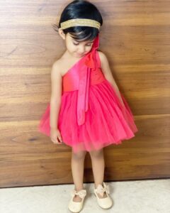 Rucha Hasabnis Instagram - Let me love you a little more,
Before you’re not little anymore💖
.
.
👗- @chopuco 
#letsparty #mybabygirl #mylove #mylife 🧿💖