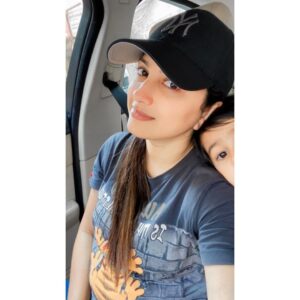 Rucha Hasabnis Instagram - Sunday mood 💁🏻‍♀️
.
.
PS- Thank you @rjagdale for letting me have your *precious* 🧢