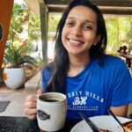 Sanchana Natarajan Instagram - I envy people who look good while eating. How do y’all do it? 🤔 #Stagesoflosingmycool #yourbeautifulmorningsight #takemeforbreakfastandgetlucky😉