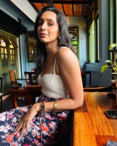 Sanchana Natarajan Instagram - Looking at you looking at me..