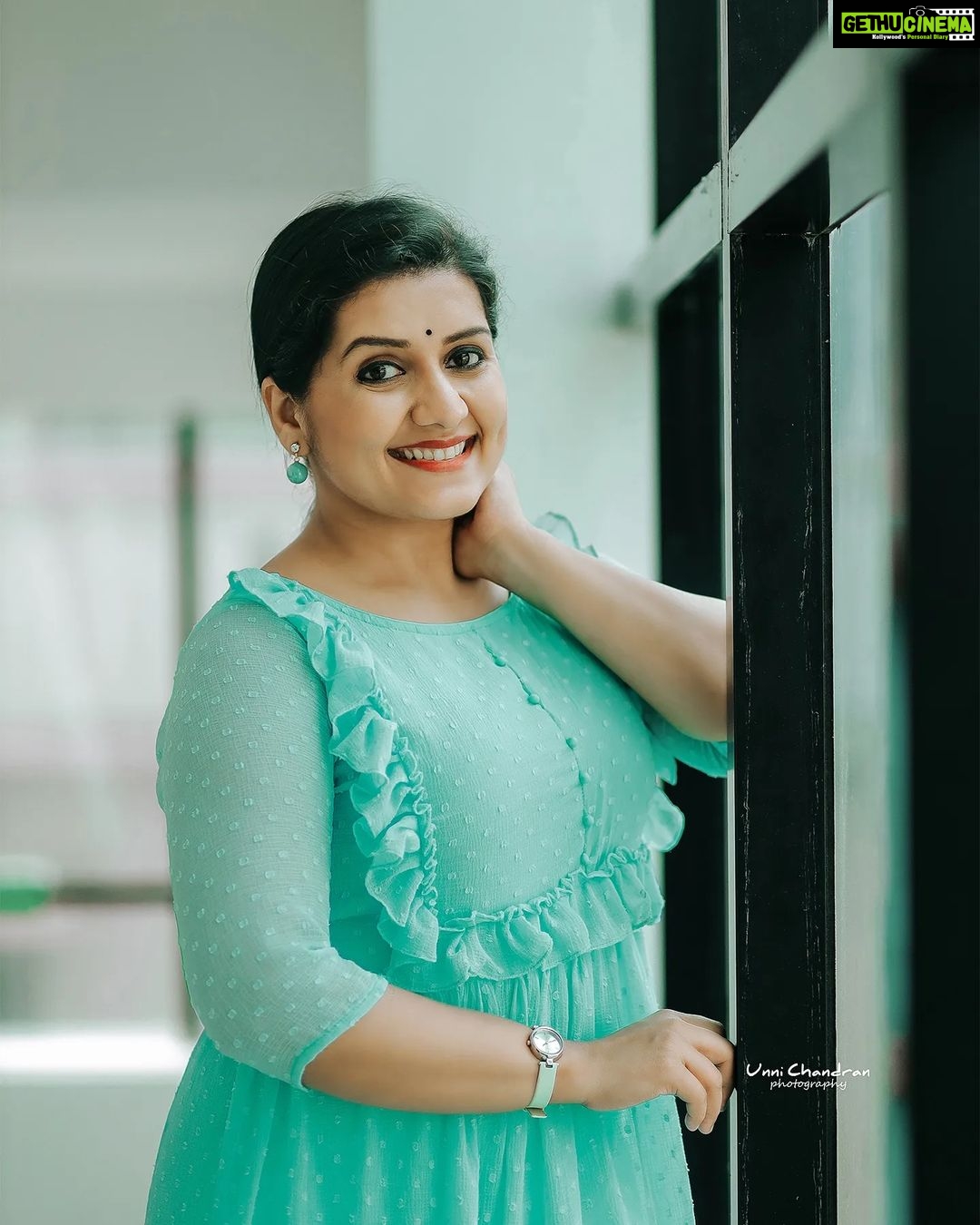 Actress Sarayu Mohan HD Photos and Wallpapers November 2022 | Gethu Cinema