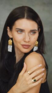 Scarlett Mellish Wilson Instagram - Challenging my inner Egyptian.. Getting my @ottomanhands Artizan Drop earrings out for winter ! 

Skin care @alumiermduk 

#ottomanhands #ottomanhandsjewelry #londonjewellery