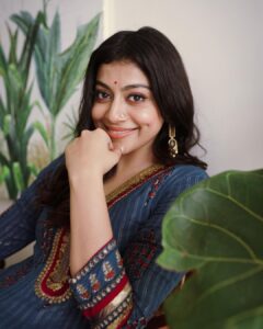 Shruti Ramachandran Instagram - @styledbyammu @keepitstylish_by_ammu 
@rizwan_themakeupboy 
@aisha_moidhu 
@jugalbandhi