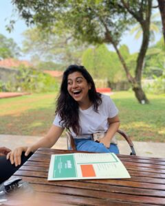 Shruti Ramachandran Instagram - Life hack 1- Crack a mediocre joke, laugh so hard that everyone is forced to laugh with you. 

🌝