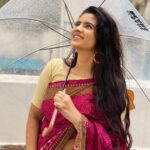 Soundariya Nanjundan Instagram - I Find Peace In The Rain ☔️ . Saree - @tamairafashion . #chennairains #sareelove . #soundariyananjundan #soundariya #nanjundan #soundarya #soundaryananjundan Rain Rain Rain