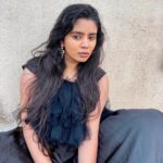 Soundariya Nanjundan Instagram - Mixed with black colour 🖤 . #blacklove #selfportrait 📸 #shotoniphone . Outfit- @honeys.couture . #soundariyananjundan #soundariya #nanjundan #soundarya #soundaryananjundan Black Town