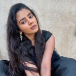 Soundariya Nanjundan Instagram - Mixed with black colour 🖤 . #blacklove #selfportrait 📸 #shotoniphone . Outfit- @honeys.couture . #soundariyananjundan #soundariya #nanjundan #soundarya #soundaryananjundan Black Town